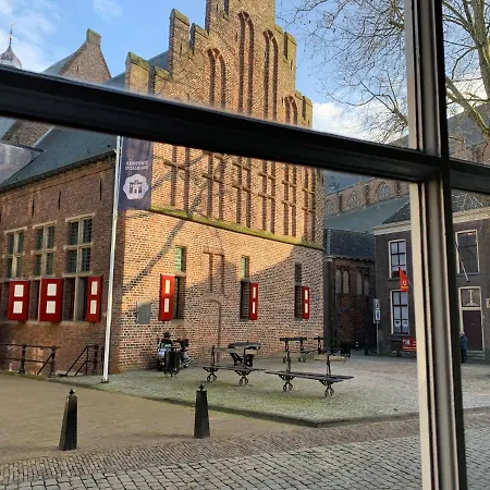 Het Rode Pakhuis 3*
