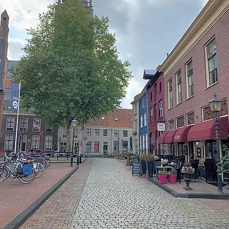 Het Rode Pakhuis 3*